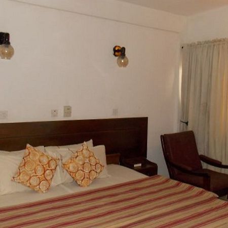 Whispering Palms Resort Magbon Exterior foto